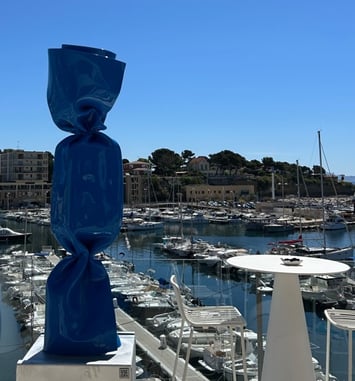 Laurence Jenkell Jette L'Ancre À L'Hôtel Bleu, Une Exposition Entre Ciel Et Mer