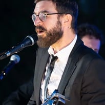 Get The Beatles Back, Hommage aux Beatles