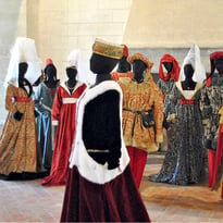 La Mode au Moyen Âge, Élégance et Prestige à la Cour du Roi René