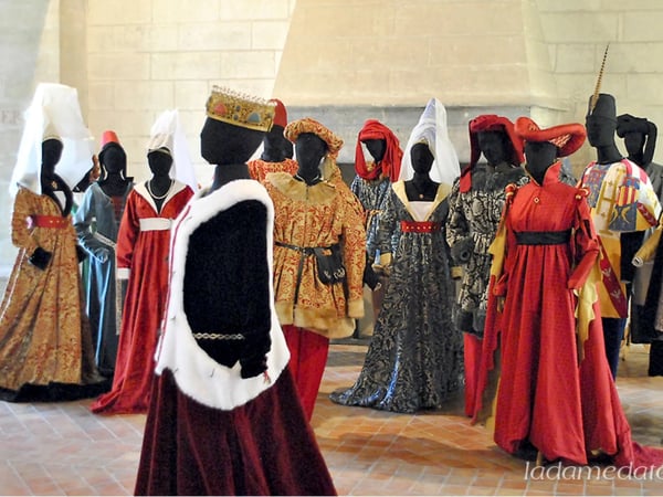La Mode au Moyen Âge, Élégance et Prestige à la Cour du Roi René