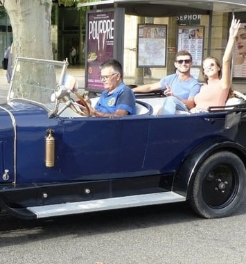Promenade en voitures anciennes