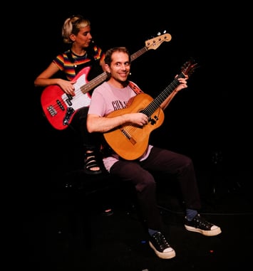 Concert-Spectacle : Pochette surprise par le duo Odalva