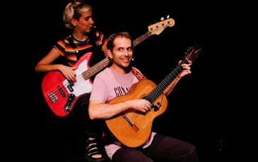 Concert-Spectacle : Pochette surprise par le duo Odalva
