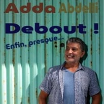 Adda Abdelli, Debout ! Enfin, Presque...