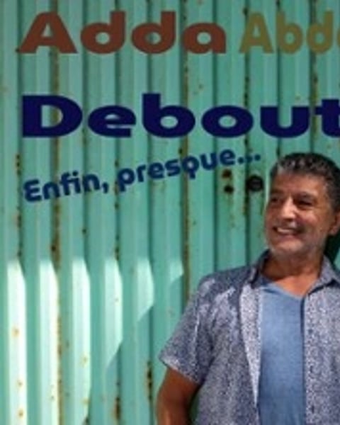 Adda Abdelli, Debout ! Enfin, Presque...