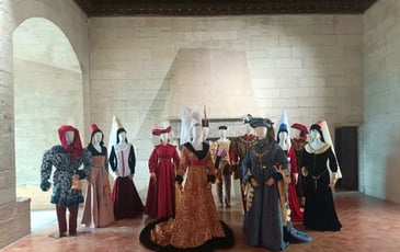 Le bon roi René, chevalier des arts, La mode au Moyen Age, élégance et prestige à la cour du Roi René