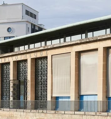 La bibliothèque universitaire Saint-Charles, œuvre de Fernand Pouillon