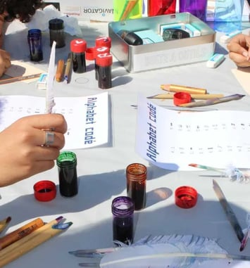 Animation « archivistes en herbe » sur le parvis des ABD
