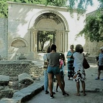 Visite flash du site des Alyscamps