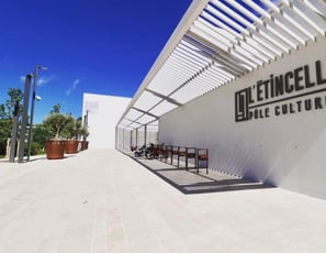 Vue de l'entrée du Pôle culturel L'Étincelle