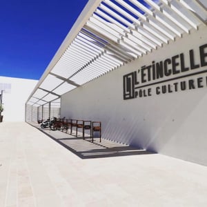 Vue de l'entrée du Pôle culturel L'Étincelle