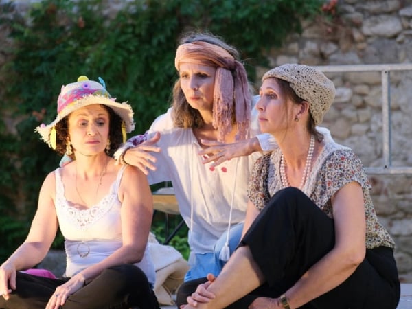 Théâtre en liberté : Trois dames sur une île déserte