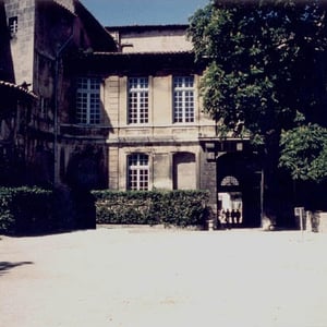 Cour de l'archevêché Arles