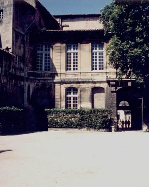 Cour de l'archevêché Arles
