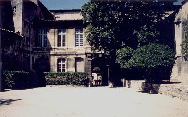 Cour de l'archevêché Arles